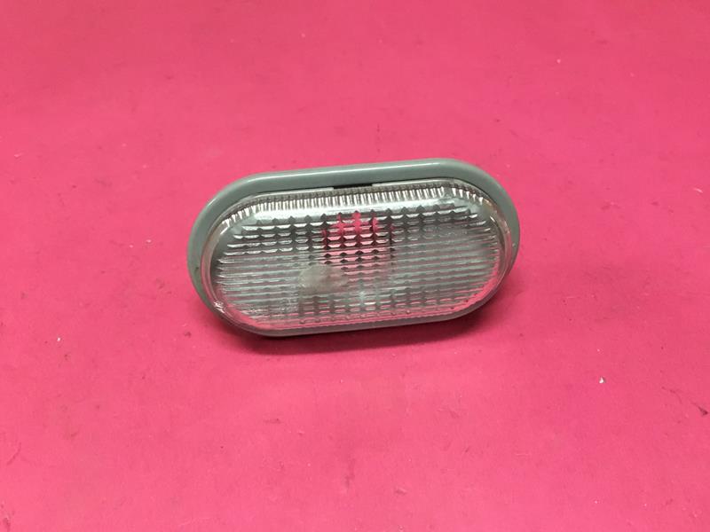 Çamurluk Sinyali Beyaz Renault Kangoo 97> Clio Ii 98>05 Megane I 96> Scenic I 96> Master Ii 01> Trafic Ii 06> Twingo 96> Gri Çerceveli